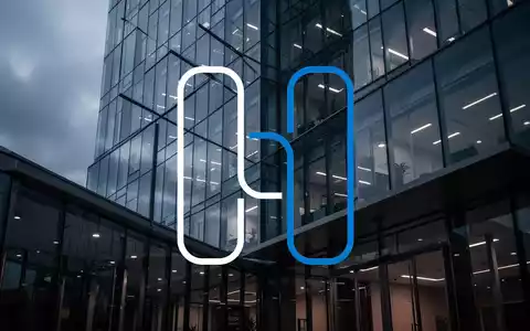 Abstrakte Architektur eines modernen Bürogebäudes in kühlem, blauem Licht bei Dämmerung. - Foto: über boerse-global.de
