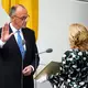 Wie der Kanzler müssen auch seine Minister einen Eid mit der Amtsübernahme leisten. (Archivbild) - Bild: Michael Kappeler/dpa