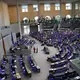 Sondersitzungen in der Sommerpause sind selten - aber nicht ungewöhnlich. (Archivbild) - Bild: Kay Nietfeld/dpa