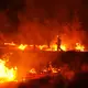 In Spanien halten Naturbrände die Feuerwehr weiterhin in Atem. - Bild: Manu Fernandez/AP/dpa