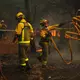 Auch in Spanien wird gegen die Flammen gekämpft.  - Bild: Manu Fernandez/AP/dpa