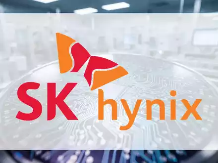 Abstrakte Darstellung einer hochmodernen Halbleiter-Fertigung mit Fokus auf Mikrochip-Strukturen. - Foto: über boerse-global.de