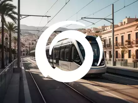 Moderner Stadtbahnzug in einer mediterranen städtischen Umgebung als Symbol für Infrastrukturprojekte. - Foto: über boerse-global.de