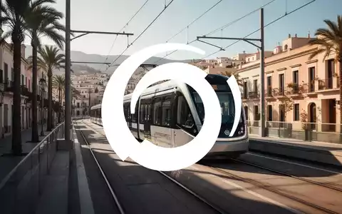 Moderner Stadtbahnzug in einer mediterranen städtischen Umgebung als Symbol für Infrastrukturprojekte. - Foto: über boerse-global.de