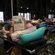 Tausende Menschen müssen eine weitere Nacht in Notunterkünften verbringen. - Bild: Eva van Dam/AP/dpa