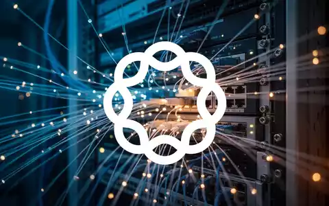 Abstraktes Bild einer digitalen Netzwerkinfrastruktur mit Glasfaserverbindungen in professioneller, dunkler Beleuchtung. - Foto: über boerse-global.de
