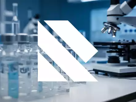 Abstraktes Bild eines modernen pharmazeutischen Labors mit Fokus auf medizinische Forschung und Investitionsklima. - Foto: über boerse-global.de