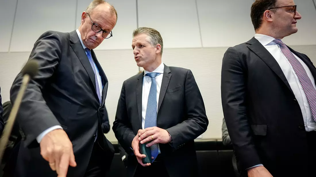 Frei für Spahn: Der Wechsel an der Unionsfraktionsspitze soll heute besiegelt werden. (Archivbild) - Bild: Kay Nietfeld/dpa
