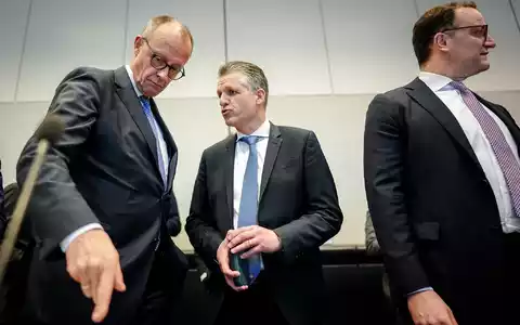 Frei für Spahn: Der Wechsel an der Unionsfraktionsspitze soll heute besiegelt werden. (Archivbild) - Foto: Kay Nietfeld/dpa