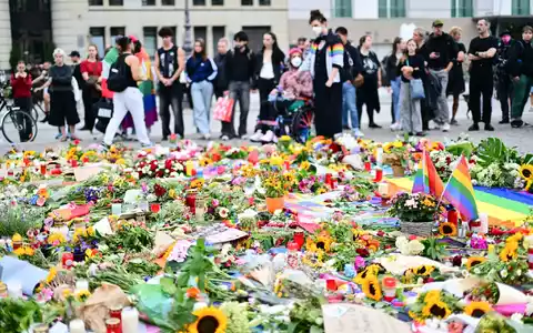 Beim Terroranschlag am Berliner CSD wurde eine Frau getötet und zahlreiche Menschen verletzt. - Foto: Sebastian Gollnow/dpa