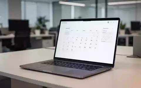 Moderner Laptop-Bildschirm mit digitalem Kalender in einem professionellen Büro. - Foto: über boerse-global.de