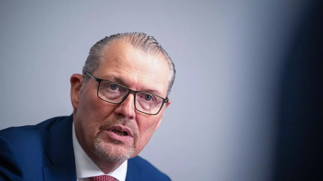 Arbeitgeberpräsident sieht einen mühsamen Weg zurück zu alter Stärke. - Bild: Sebastian Gollnow/dpa