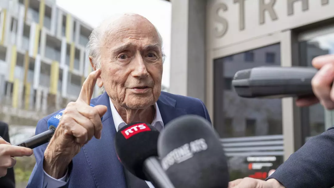 Der frühere FIFA-Chef Joseph Blatter kritisiert die Verbindung zwischen seinem Nachfolger Gianni Infantino und US-Präsident Donald Trump. (Archivbild) - Bild: Urs Flueeler/KEYSTONE/dpa