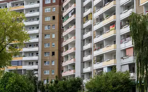 Viele Plattenbauten in der DDR wurden nach demselben Typ gebaut.  - Foto: Soeren Stache/dpa