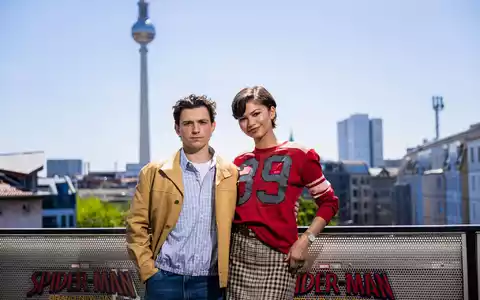 Die Stars aus «Spider-Man: Brand New Day», Tom Holland und Zendaya, wären gern für einen Tag unbekannt. - Foto: Christoph Soeder/dpa