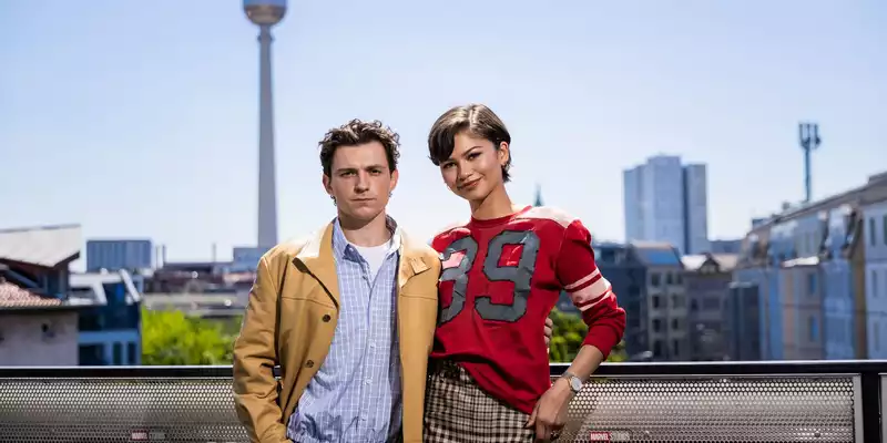 Die Stars aus «Spider-Man: Brand New Day», Tom Holland und Zendaya, wären gern für einen Tag unbekannt. - Foto: Christoph Soeder/dpa