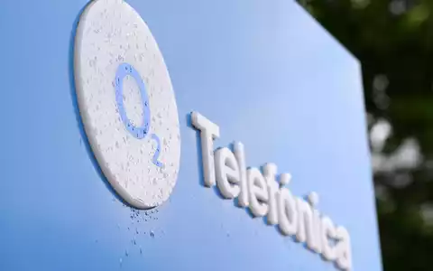Das Logo von O2 an seinem Düsseldorfer Standort.  - Foto: Wolf von Dewitz/dpa