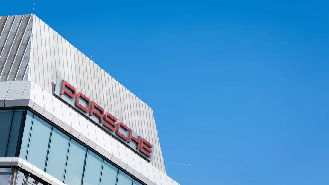 Porsche hat einen etwas höheren Gewinn gemeldet. (Archivbild) - Bild: Christoph Schmidt/dpa