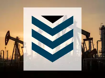 Abstrakte Darstellung einer modernen Erdölraffinerie bei Sonnenuntergang als Symbol für den Energiesektor. - Foto: über boerse-global.de