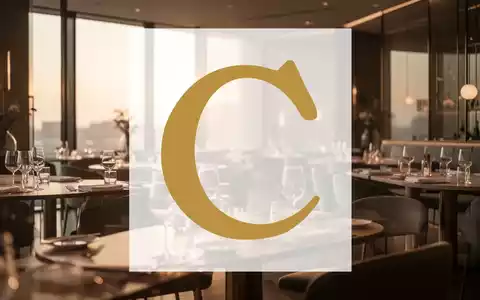 Modernes, gehobenes Restaurantinterieur in warmem Licht mit unscharfen Tischen. - Foto: über boerse-global.de