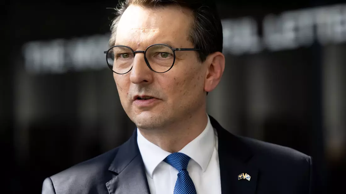 BMW-Chef Milan Nedeljkovic ist noch keine drei Monate im Amt, muss aber bereits einen Jobabbau verkünden. (Archivbild) - Bild: Sven Hoppe/dpa