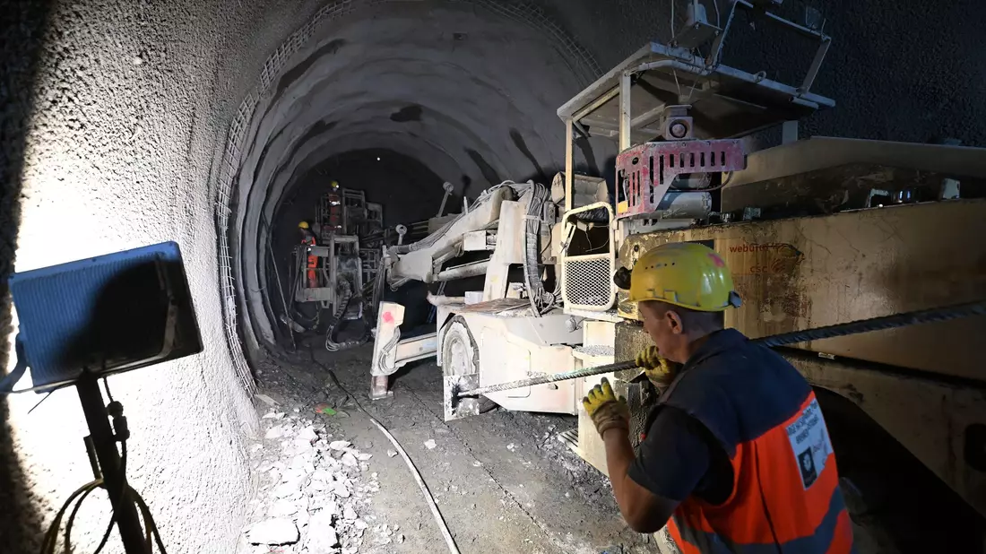 Vor einer Sprengung: Arbeiten für den Brennerbasistunnel (BBT). (Archivbild) - Bild: Angelika Warmuth/dpa