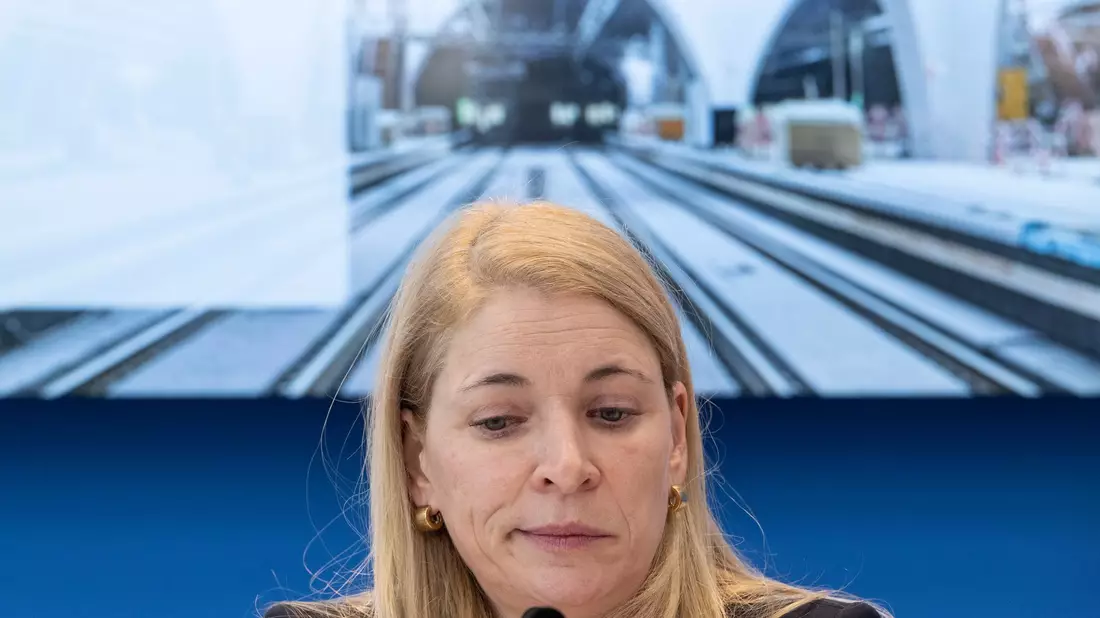 Bis Mitte der 2030er Jahre will Konzernchefin Evelyn Palla eine Bahn aufstellen, die stolz macht. (Archivbild) - Bild: Marijan Murat/dpa