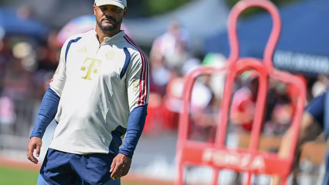 Trainer Vincent Kompany im Trainingslager am Tegernsee. - Bild: Angelika Warmuth/dpa