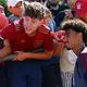 Neuzugang Nathaniel Brown lässt sich von den Fans fotografieren. - Bild: Angelika Warmuth/dpa