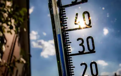 Bis auf 39 Grad können die Werte am Donnerstag laut DWD steigen. (Symbolbild) - Foto: Frank Rumpenhorst/dpa
