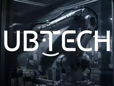 Moderner Industrieroboterarm in einer schattigen, technologisch geprägten Industrieumgebung. - Foto: über boerse-global.de