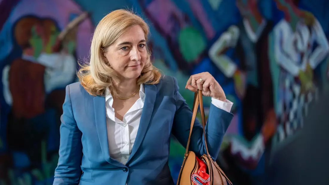 Nina Warken wechselt vom Gesundheitsministerium ins Kanzleramt.  - Bild: Michael Kappeler/dpa