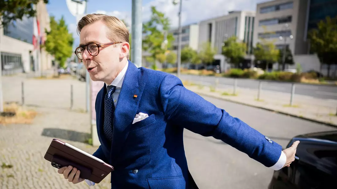 Vom Digitalministerium ins Kanzleramt: Auch Philipp Amthor wechselt. (Archivbild) - Bild: Christoph Soeder/dpa