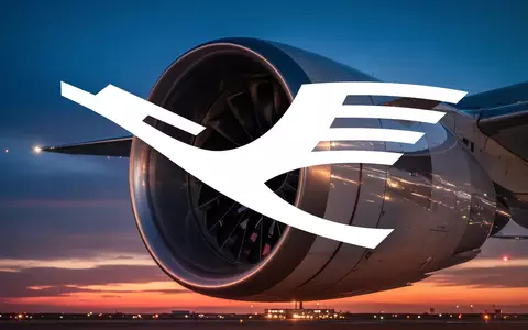 Nahaufnahme eines modernen Flugzeugtriebwerks bei Dämmerung als Symbol für die Luftfahrtindustrie. - Foto: über boerse-global.de