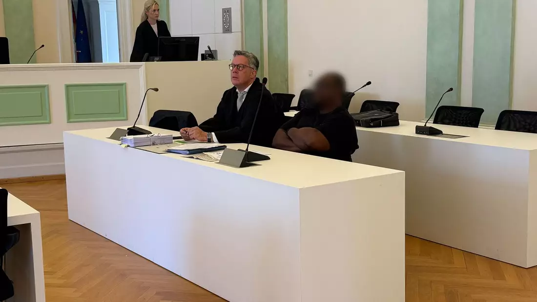 Der Angeklagte saß mutmaßlich alkoholisiert am Steuer. - Bild: Magdalena Henkel/dpa