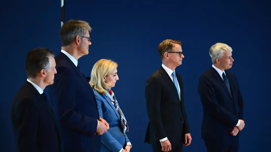 Bundespräsident Steinmeier entließ Minister aus ihren bisherigen Aufgaben und ernannte neue Ressortchefs. - Bild: Sebastian Gollnow/dpa