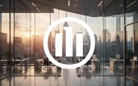 Moderne Glasfassade eines Finanzgebäudes mit warmem Licht, das Stabilität und Wachstum im Versicherungssektor symbolisiert. - Foto: über boerse-global.de