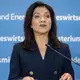 Die Ministerin will Kosten senken. - Bild: Fabian Sommer/dpa