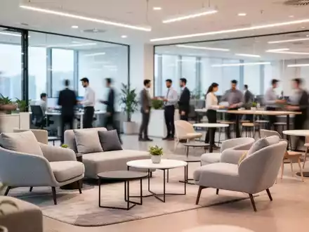Modernes, helles Büro mit offenen Lounge-Bereichen für informellen Austausch und kollaboratives Arbeiten. - Foto: über boerse-global.de