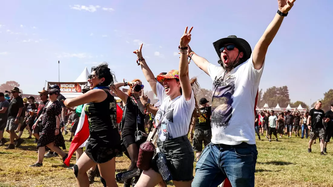 Rund 85.000 Fans werde in Wacken erwartet. - Bild: Frank Molter/dpa