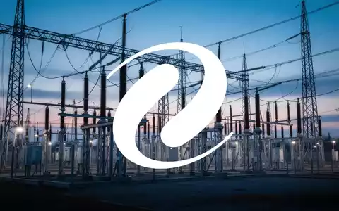 Modernes Umspannwerk bei Dämmerung als Symbol für die Energiebranche und Marktstimmung. - Foto: über boerse-global.de