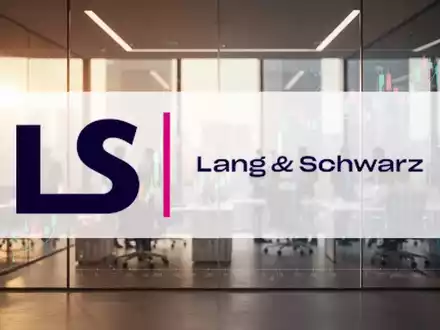 Moderne, minimalistische Büroumgebung mit weicher Beleuchtung als Symbol für Finanzberichterstattung und Marktanalyse. - Foto: über boerse-global.de