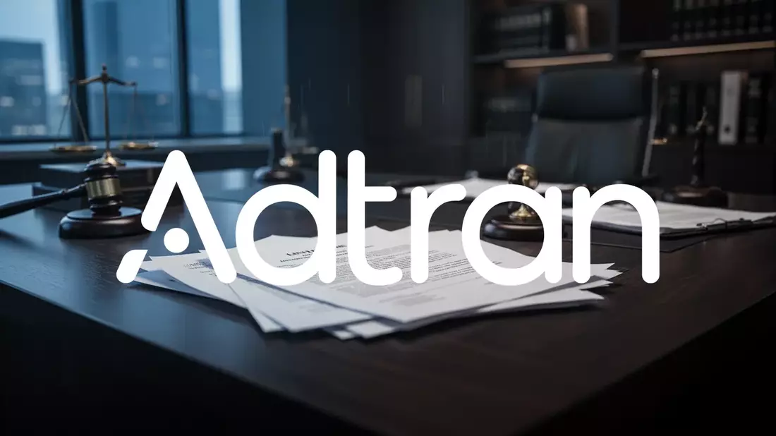 Adtran Holdings: Kurssturz nach Gewinnwarnung und rechtlichen Prüfungen