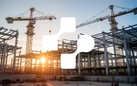 Moderne Baustelle mit Kränen vor einem hellen Himmel als Symbol für Wachstum im Infrastruktursektor - Foto: über boerse-global.de