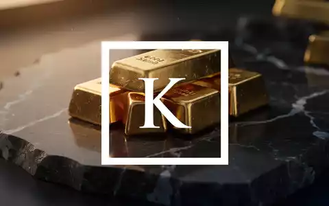 Goldbarren auf einer dunklen, glänzenden Oberfläche mit eleganter Beleuchtung, die Stabilität im Goldbergbau symbolisiert. - Foto: über boerse-global.de