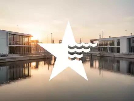 Moderne Wasserinfrastruktur bei Sonnenaufgang als Symbol für wachsende Versorgungsunternehmen. - Foto: über boerse-global.de