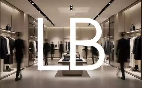 Minimalistisches Interieur eines luxuriösen Einzelhandelsgeschäfts mit eleganter Beleuchtung. - Foto: über boerse-global.de