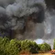In Frankreich muss die Feuerwehr wegen neuer Waldbrände ausrücken. - Bild: Emma Da Silva/AP/dpa