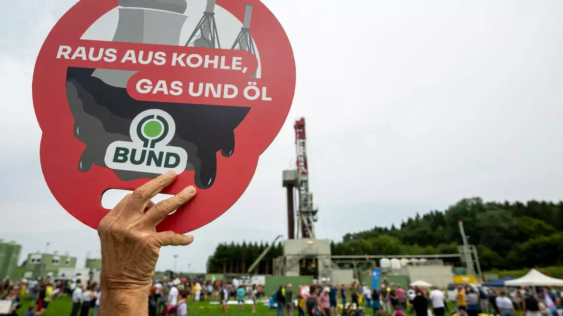 Der BUND fordert einen raschen Ausbau der erneuerbaren Energien und eine Abkehr von Öl, Gas und Kohle. (Archivbild) - Bild: Stefan Puchner/dpa