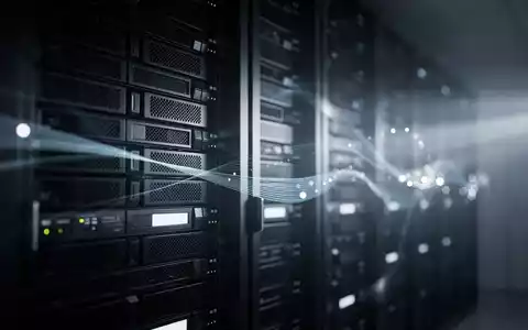 Abstrakte Darstellung von Hochleistungsservern und digitaler Datenspeicherung in einer modernen Rechenzentrumsumgebung - Foto: über boerse-global.de